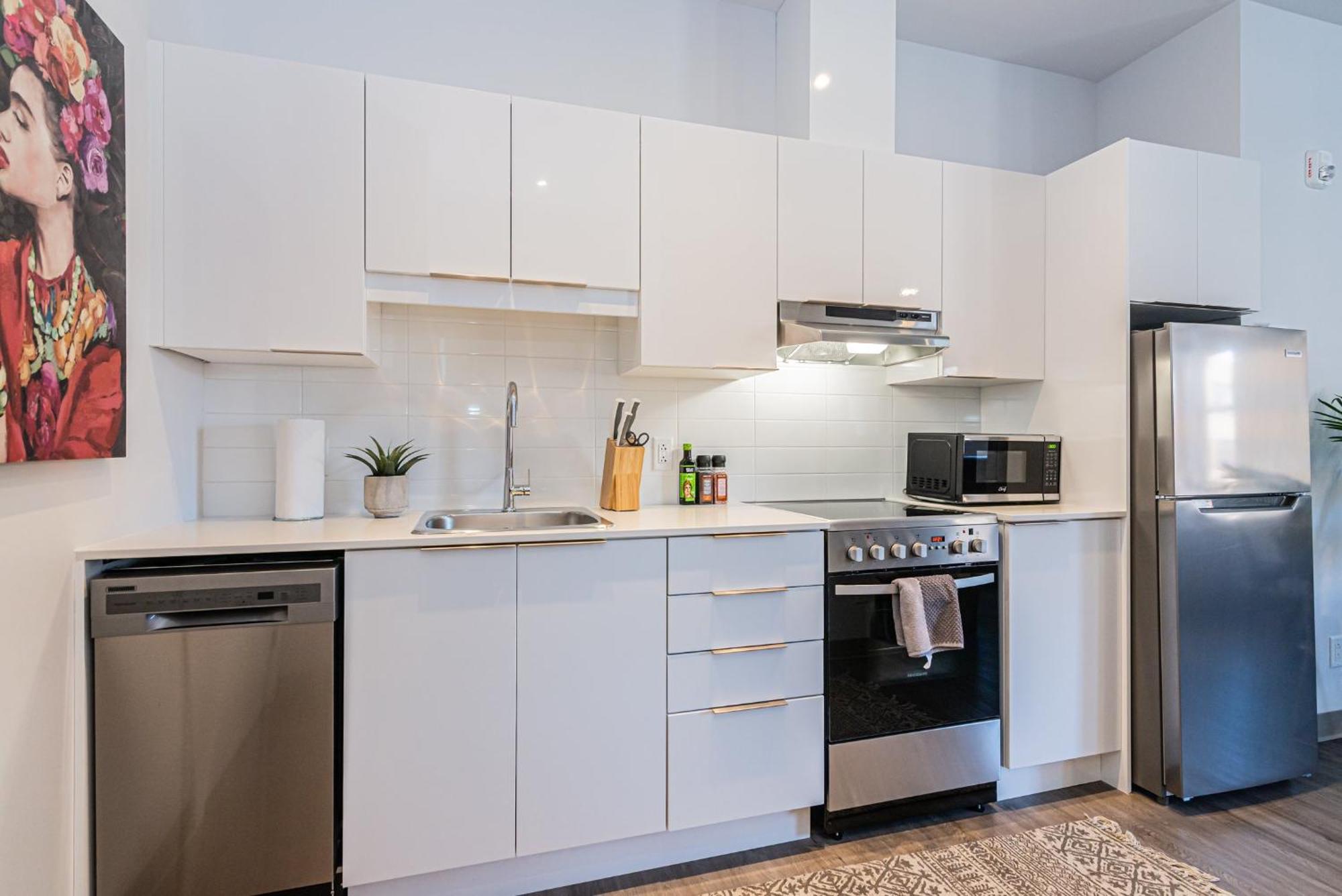 Wonderful New Studio Close To Mount Royal By Den Stays Montreal Room photo